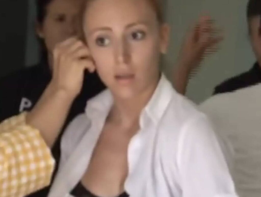 yks son dakika yksye sortla gelen kiz QPlSHEvV