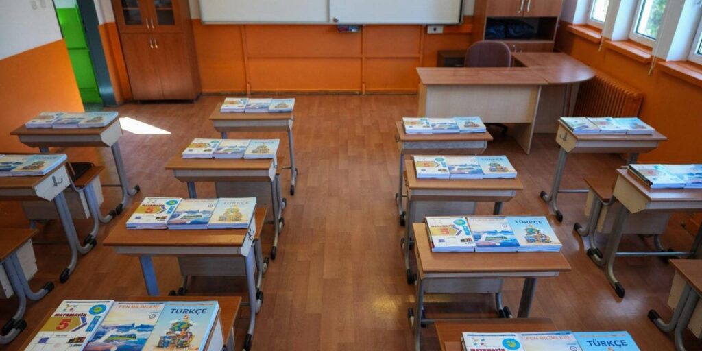 ucretsiz ders kitaplari dagitilmaya baslandi YIqUZX1y