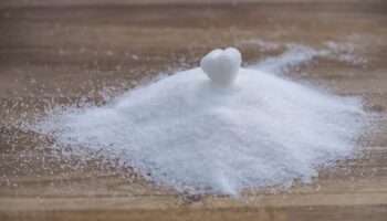 bir kutu gazli icecek 10 cay kasigi seker iceriyor dvHBRW8N