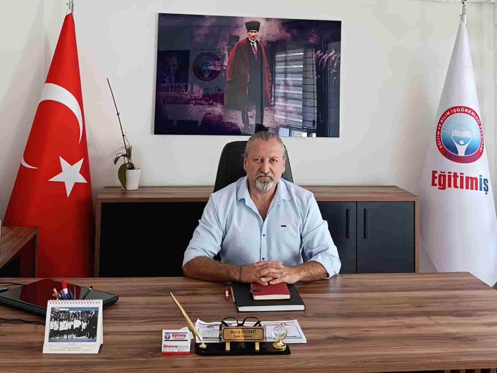 bayrak istiklal ve ataturk sembol ile ilkenin ayrilmazligi xAcW2Oge